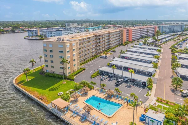 Property Slideshow image 2 of 41 | 6075 shore blvd 501, Gulfport, FL, 33707