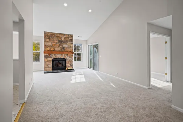 Property Slideshow image 2 of 23 | 109 rob roy ln c, Prospect Heights, IL, 60070