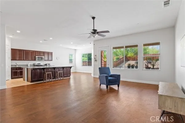 Property Slideshow image 2 of 32 | 9904 toscana dr, Bakersfield, CA, 93306