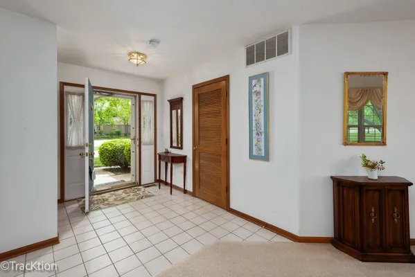 Property Slideshow image 2 of 26 | 21365 silktree cir, Plainfield, IL, 60544
