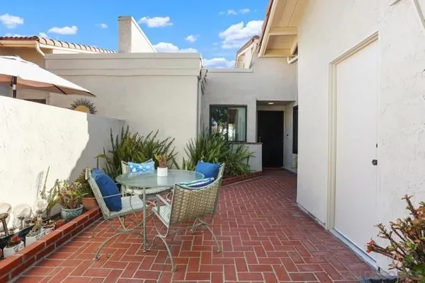 Property Slideshow image 3 of 50 | 12725 via nasca, San Diego, CA, 92128