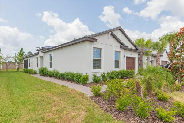 Property Slideshow image 3 of 75 | 10806 gable dig loop, San Antonio, FL, 33576