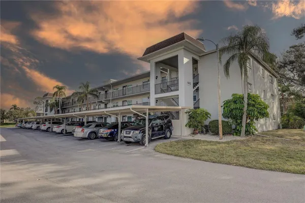 Property Slideshow image 2 of 34 | 1415 doolittle ln 204, Dunedin, FL, 34698