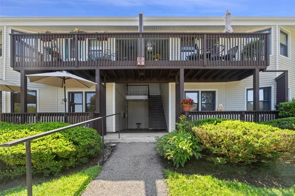 Property Slideshow image 2 of 40 | 39 sussex dr b, Yorktown, NY, 10598