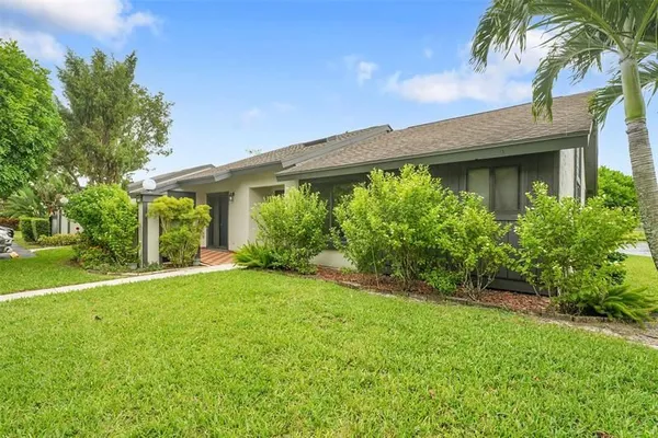 Property Slideshow image 2 of 53 | 468 long bow ct # 468, Royal Palm Beach, FL, 33411