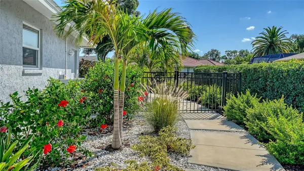 Property Slideshow image 3 of 60 | 6988 country lakes cir, Sarasota, FL, 34243