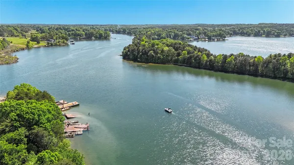 Property Slideshow image 3 of 30 | 1480 ardmore dr, Sherrills Ford, NC, 28673