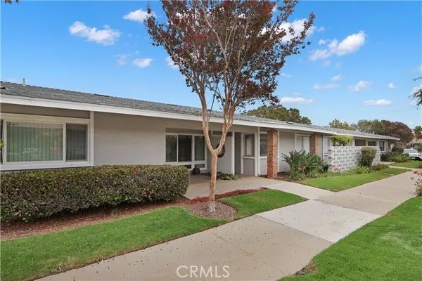 Property Slideshow image 2 of 24 | 173 e bowling grn, Port Hueneme, CA, 93041
