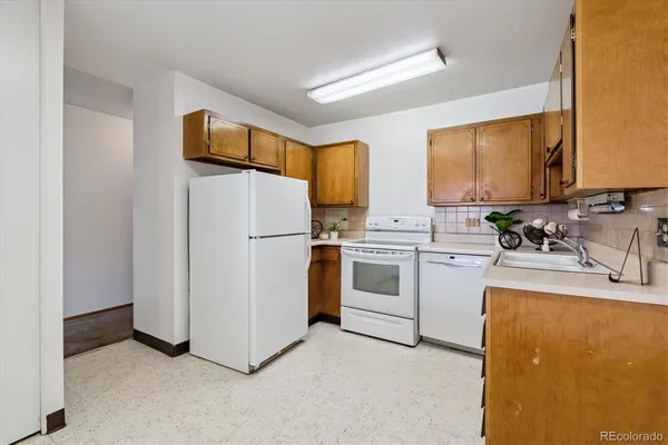 Property Slideshow image 3 of 44 | 610 s clinton st 10b, Denver, CO, 80247