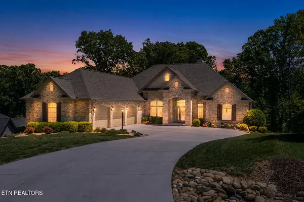 Property Slideshow image 2 of 60 | 114 skiatook way, Loudon, TN, 37774