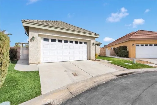 Property Slideshow image 2 of 54 | 19559 northstar ct, Apple Valley, CA, 92308