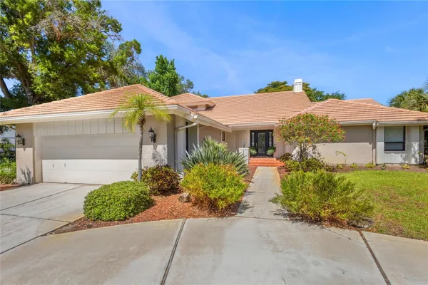 Property Slideshow image 2 of 39 | 4937 landings ct, Sarasota, FL, 34231