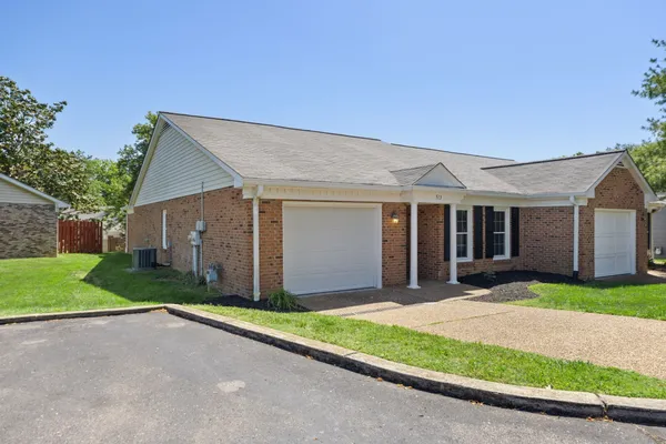 Property Slideshow image 2 of 35 | 513 loyola dr, Nashville, TN, 37205