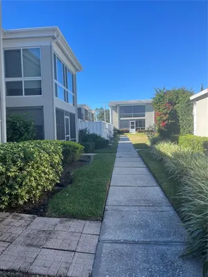 Property Slideshow image 2 of 10 | 689 lake howard dr 1e, Winter Haven, FL, 33880