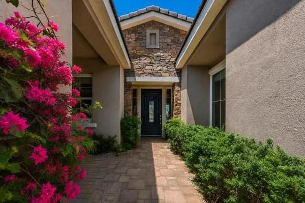 Property Slideshow image 3 of 34 | 81206 barrel cactus rd, La Quinta, CA, 92253