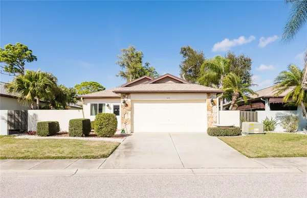 Property Slideshow image 2 of 39 | 689 linden dr, Englewood, FL, 34223