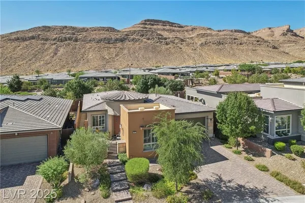 Property Slideshow image 3 of 87 | 10057 regency canyon way, Las Vegas, NV, 89148