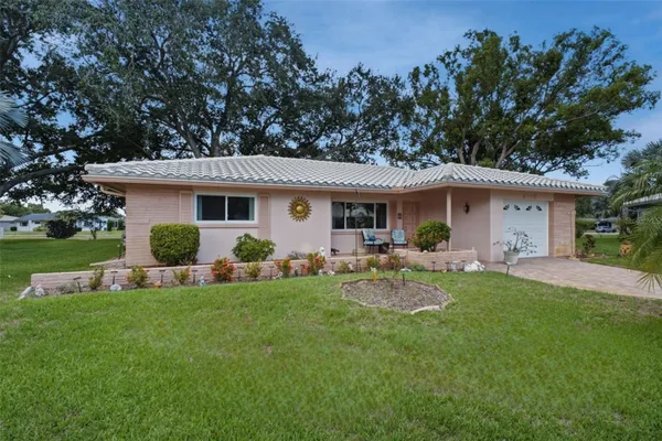 Property Slideshow image 2 of 50 | 1520 kenmore ct, Palm Harbor, FL, 34684