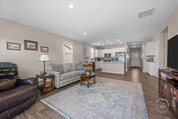 Property Slideshow image 3 of 16 | 910 darwin st, North Aurora, IL, 60542