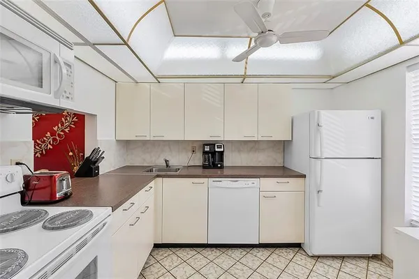 Property Slideshow image 3 of 19 | 6051 nw 61st ave 202, Tamarac, FL, 33319