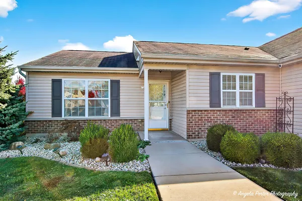 Property Slideshow image 3 of 29 | 806 madison ave, Mchenry, IL, 60050