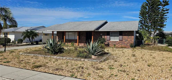 Property Slideshow image 2 of 38 | 1507 n lake dr, Sun City Center, FL, 33573