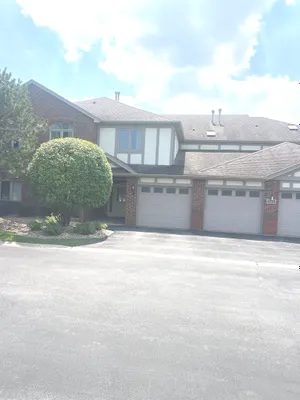 Property Slideshow image 2 of 33 | 6243 misty pines dr 1, Tinley Park, IL, 60477