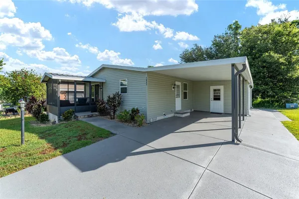 Property Slideshow image 3 of 67 | 1607 doral cir, Lady Lake, FL, 32159