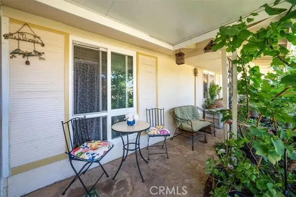 Property Slideshow image 3 of 27 | 26742 whispering leaves unit b b, Newhall, CA, 91321