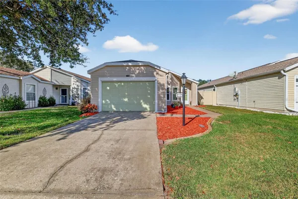 Property Slideshow image 2 of 31 | 4900 heron run cir, Leesburg, FL, 34748