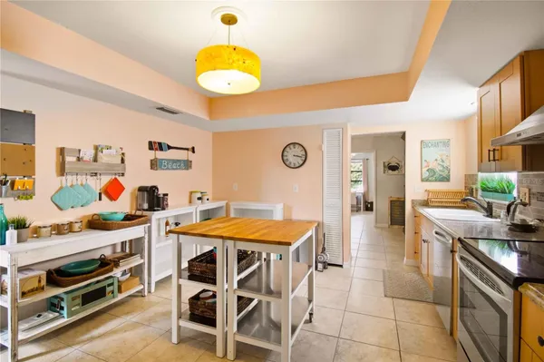 Property Slideshow image 3 of 36 | 7354 w country club dr, Sarasota, FL, 34243