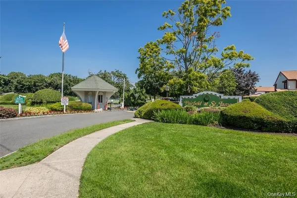 Property Slideshow image 2 of 31 | 101 flair ct, Smithtown, NY, 11780