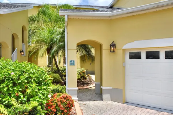 Property Slideshow image 2 of 50 | 3913 serenade ln # 4, Lakeland, FL, 33811