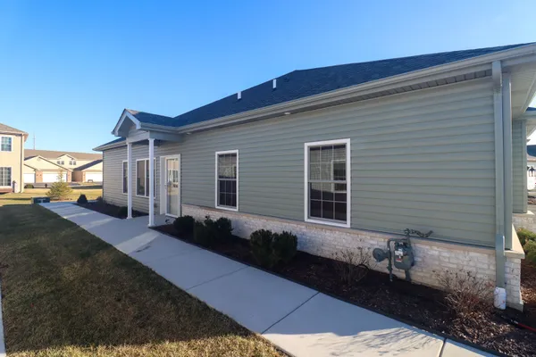 Property Slideshow image 2 of 19 | 934 lexington st, Mchenry, IL, 60050