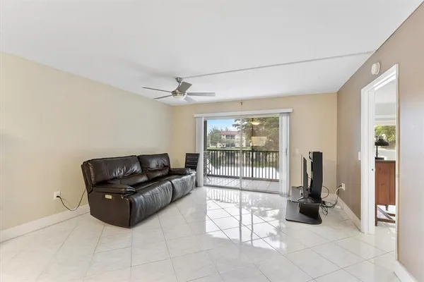 Property Slideshow image 3 of 17 | 850 sw 138th ave apt 208d, Pembroke Pines, FL, 33027