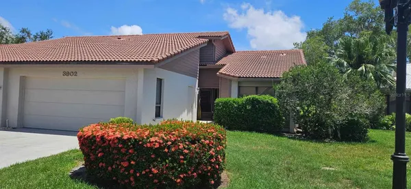 Property Slideshow image 2 of 46 | 3902 wilshire dr 98, Sarasota, FL, 34238