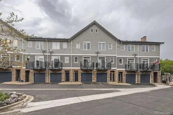 Property Slideshow image 3 of 23 | 2951 w riverwalk cir n, Littleton, CO, 80123