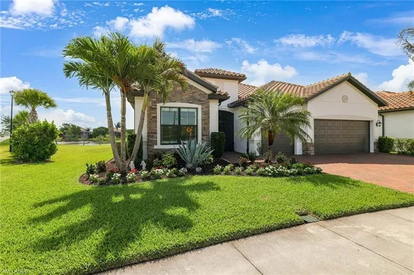 Property Slideshow image 3 of 50 | 28003 wicklow ct, Bonita Springs, FL, 34135