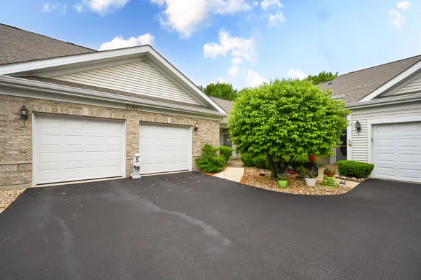 Property Slideshow image 2 of 24 | 20827 w honeysuckle ct, Plainfield, IL, 60544