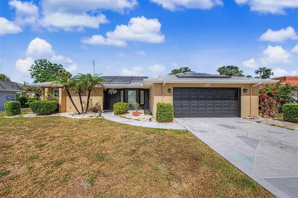 Property Slideshow image 2 of 43 | 1242 w del webb blvd, Sun City Center, FL, 33573