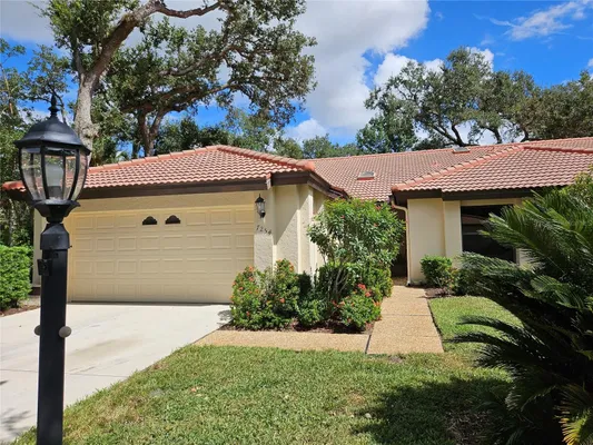 Property Slideshow image 2 of 94 | 7254 oak moss dr 72, Sarasota, FL, 34241