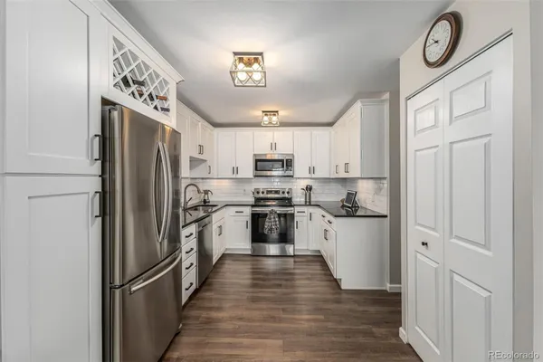 Property Slideshow image 2 of 34 | 625 s alton way 10b, Denver, CO, 80247