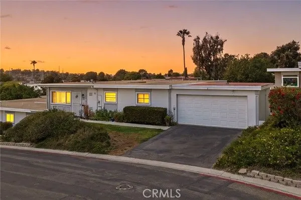 Property Slideshow image 2 of 46 | 3747 vista campana 3, Oceanside, CA, 92057