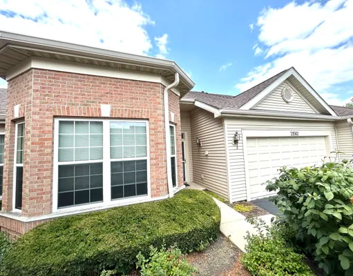 Property Slideshow image 2 of 23 | 21562 victory lake way, Crest Hill, IL, 60403