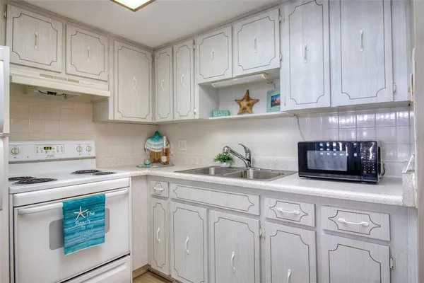 Property Slideshow image 3 of 34 | 865 virginia ct apt 107, Dunedin, FL, 34698
