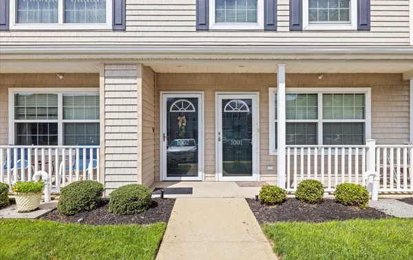 Property Slideshow image 3 of 20 | 1002 willow ln, Valley Stream, NY, 11580