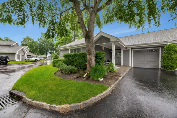 Property Slideshow image 2 of 30 | 279 dockside ct, Moriches, NY, 11955