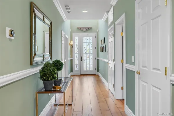 Property Slideshow image 3 of 33 | 742 verona dr, Huntington, NY, 11747