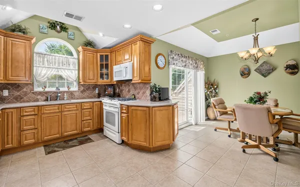 Property Slideshow image 3 of 22 | 110 joseph ln, Huntington, NY, 11746