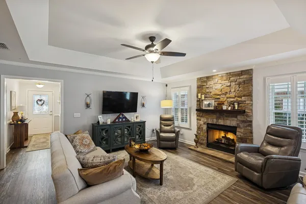 Property Slideshow image 2 of 40 | 520 forest glen cir, Murfreesboro, TN, 37128